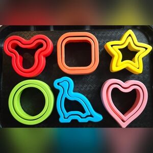 Sandwich Cutters & Sealers 12 Pieces NEW